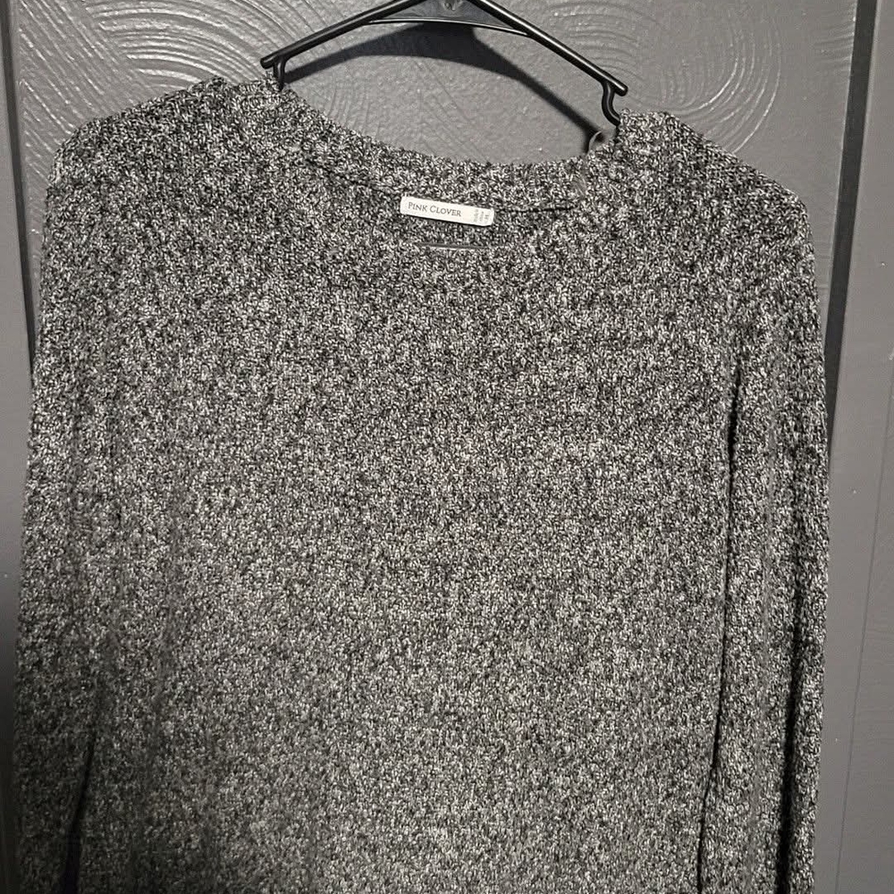 Pink Clover Women's Gray Crew Neck Sweater
